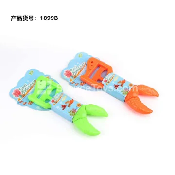 Fun Beach Crab Claw Prank Tool (Pretend-Play Toy)